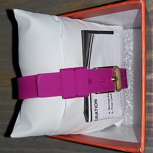 Beautiful Pineapple Watch - Bright Pink Rubber Band - NWT - Picture 3 of 4